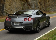 JNH体育-奥利维耶一剑封喉，皇马威尔士生死战奏响争冠最强音