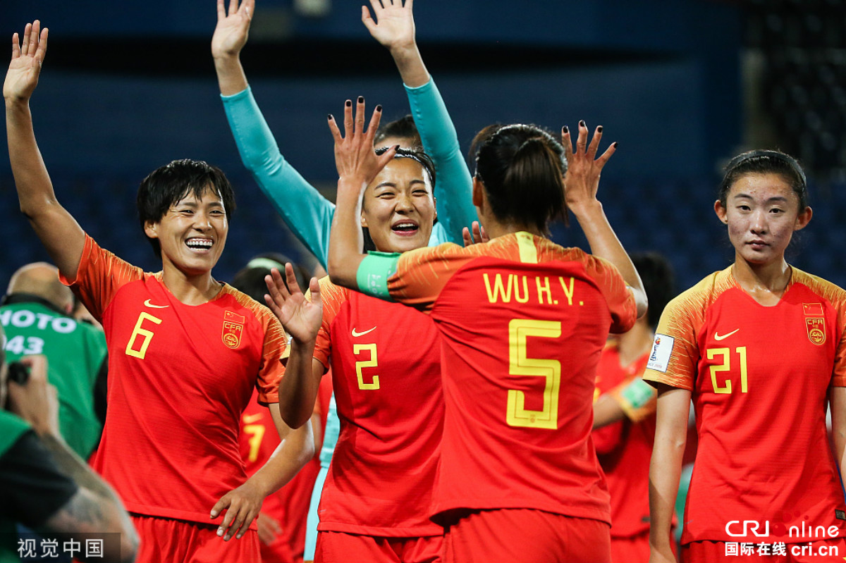 南非女子足球联赛收官决赛拉开帷幕 南非女子足球联赛收官决赛拉开帷幕