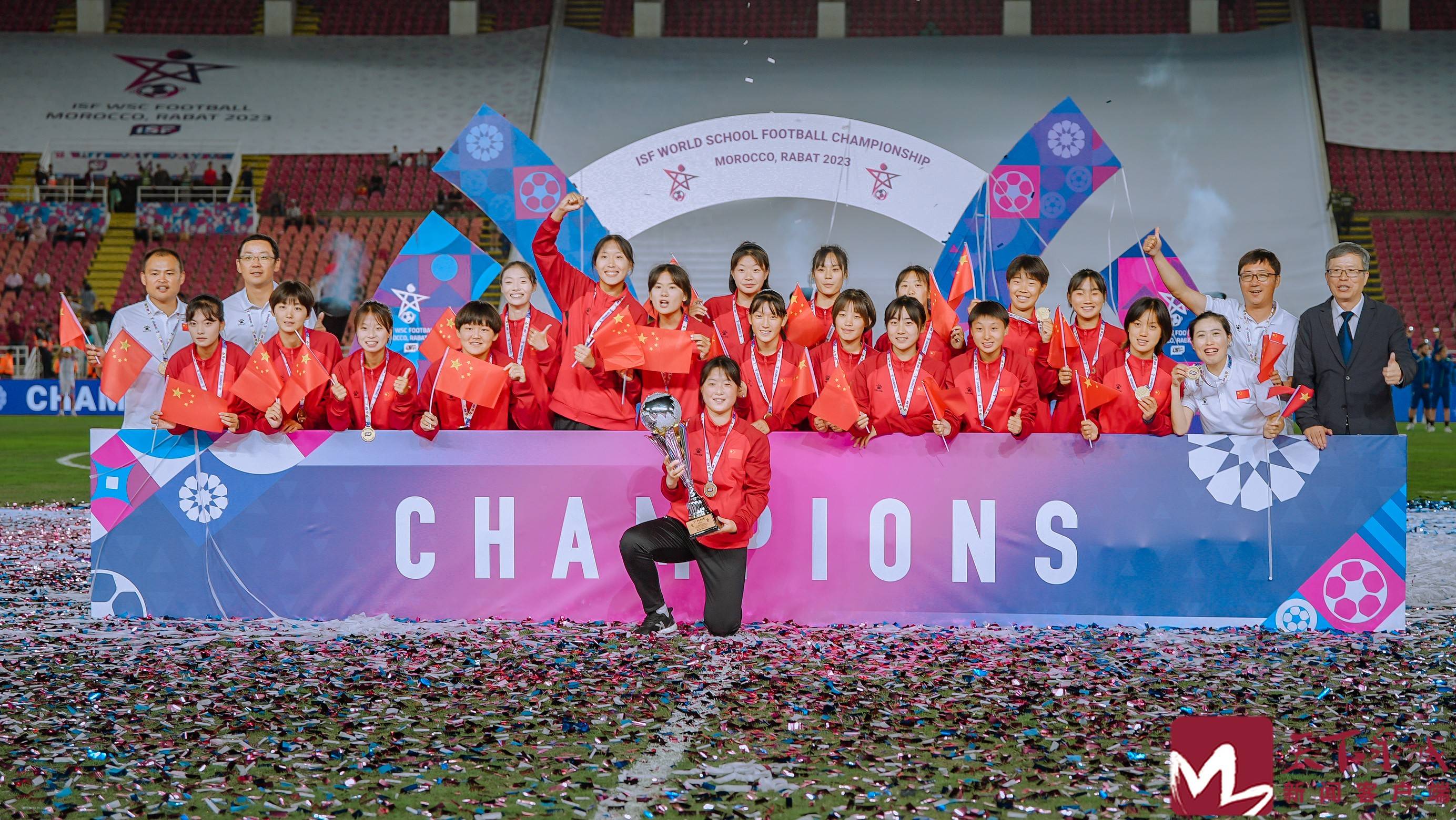 女子足球比赛中球员实力不凡