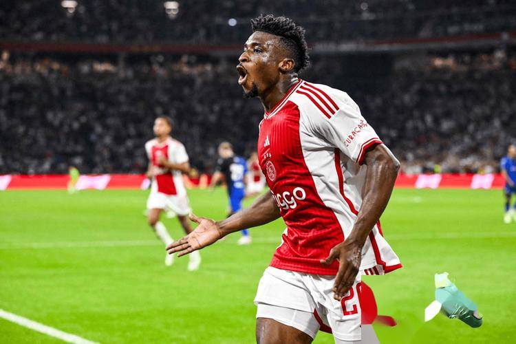 阿贾克斯逆袭，击败豪取客场胜利的简单介绍