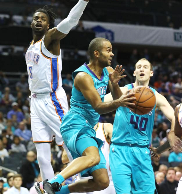 雄鹿主场大胜黄蜂,取得四连胜 雄鹿主场大胜黄蜂,取得四连胜