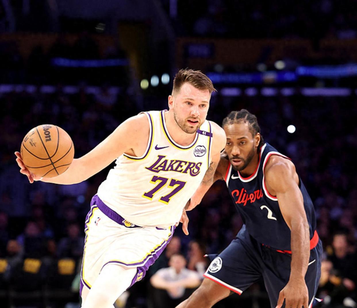 包含小牛擒下黄蜂，东契奇助攻创新高的词条