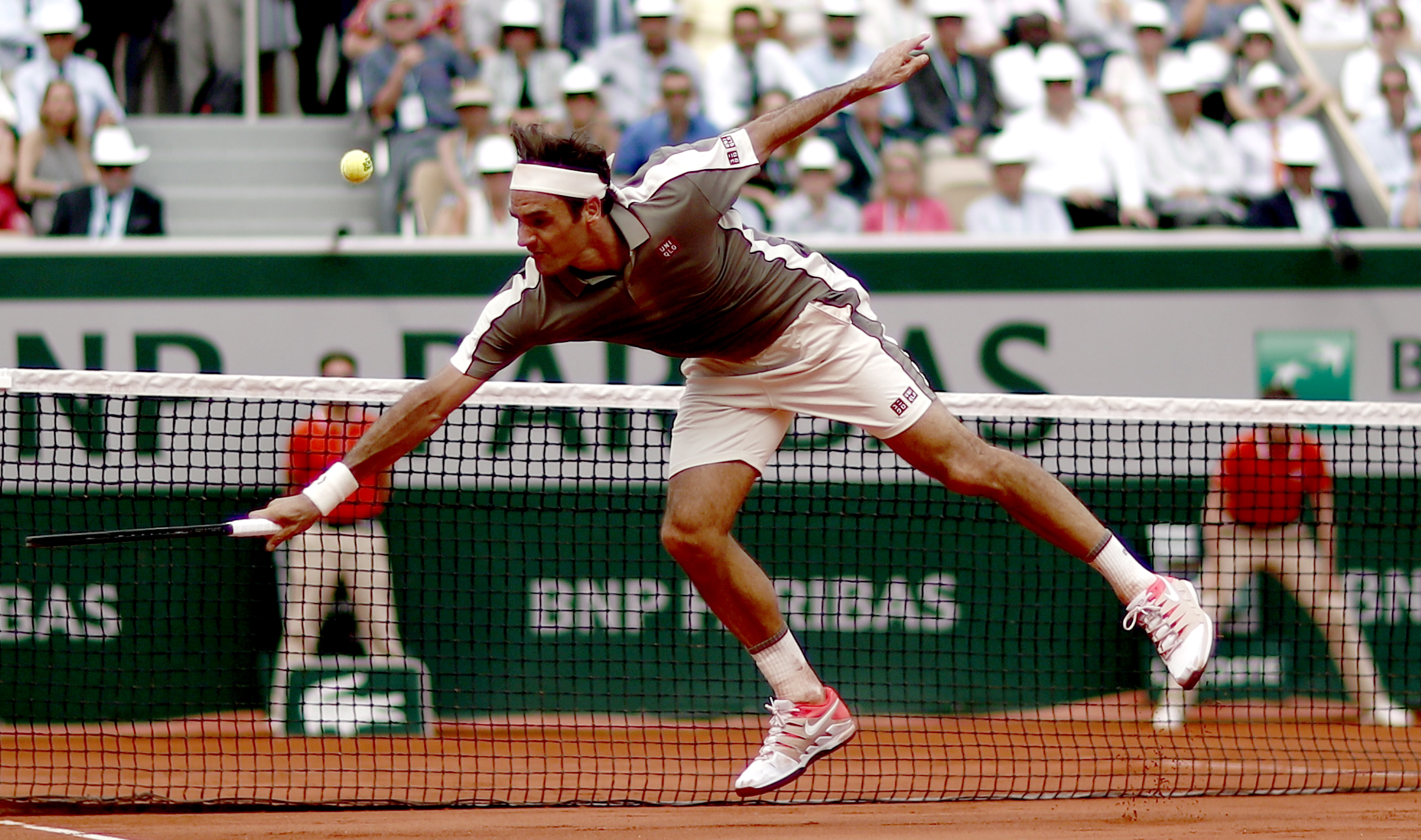 日本网球队鏖战法国网球队，费德勒惊艳世界的简单介绍