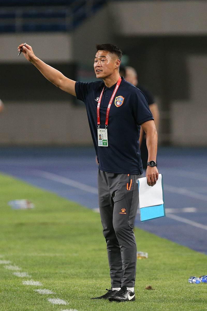 足球队主教练发声,誓言带队登顶的简单介绍 足球队主教练发声,誓言带队登顶的简单介绍