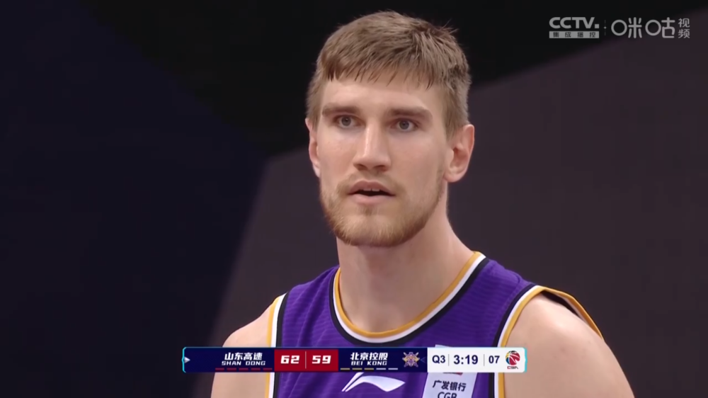 红牛二队鏖战哈斯车队,诺里斯状态火热 红牛二队鏖战哈斯车队,诺里斯状态火热